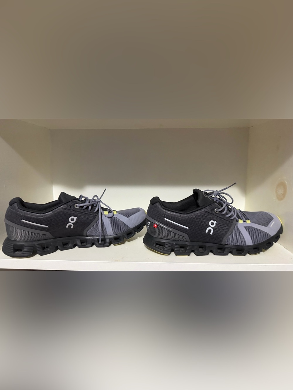 On Running Cloudflow Black and Gray Running Shoes - Picture 3 of 7